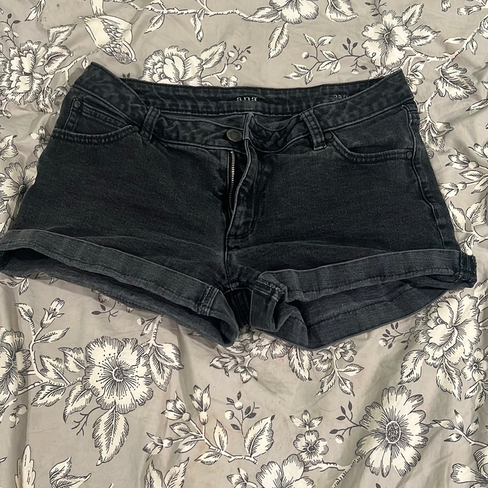 a.n.a low rise black jean shorts 28/6